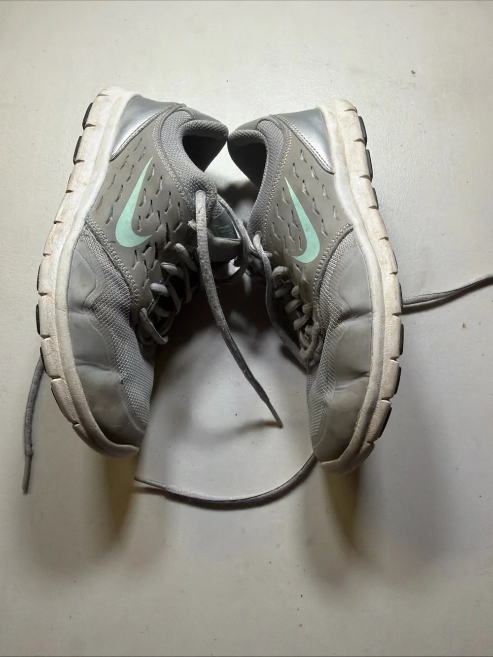 Nike Men's Light Gray Mesh Running Sneakers